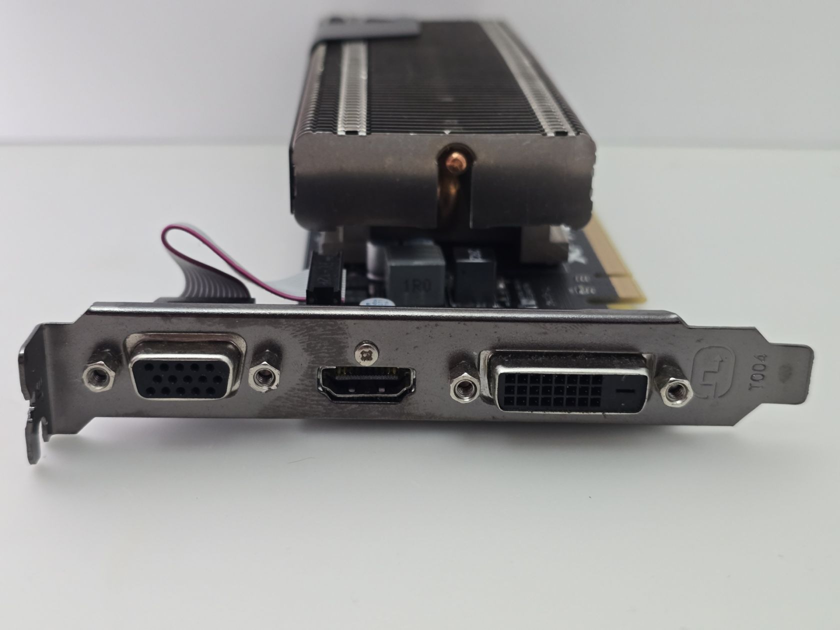 Видеокарта XFX Radeon R7 240 2GB   (GDDR3,128 Bit,HDMI,PCI-Ex,Б/у) - фото фото фото 1