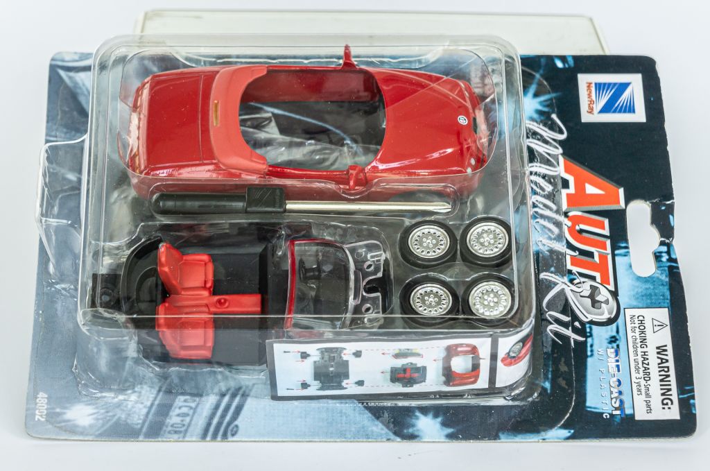 1:43 Auto model kit 1996 Alfa Romeo Spider red, NewRay #48002 - фото фото фото 2
