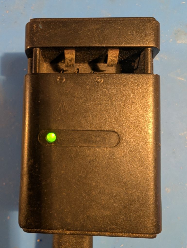 Focus 2211A POWER ADAPTER 4.2V 750mA LITHIUM ION BATTERY CHARGER - фото фото фото 1