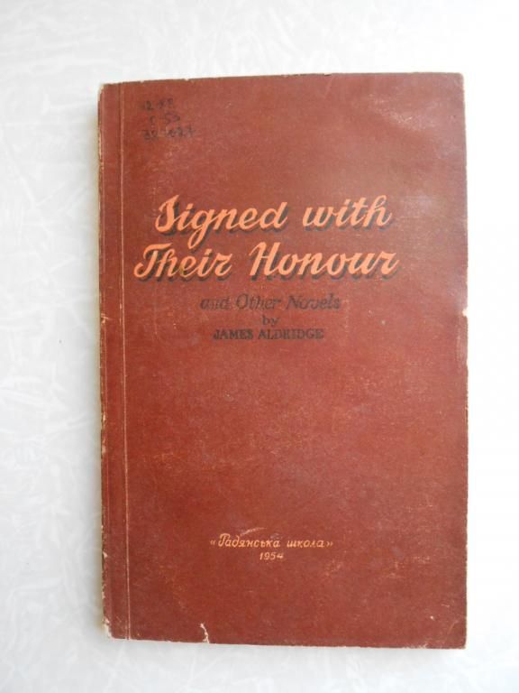 Aldridge James. Signed with Their Honour and Other Novels - фото фото фото 0