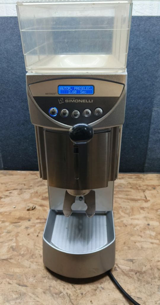 Лот Кавомолка Nuova Simonelli Mythos - фото фото фото 0