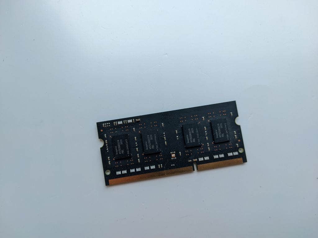 Hynix SODIMM DDR3 2Gb 1600 MHz 12800s HMT325S6CFR8C-PB - фото фото фото 1