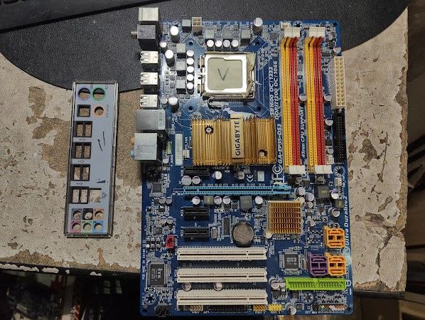 Мат. плата Gigabyte GA-EP35-DS3 rev2.1 LGA775 P35 PCI-E+GbLAN SATA RAID ATX 4DDR2 № 242410104 - фото фото фото 0