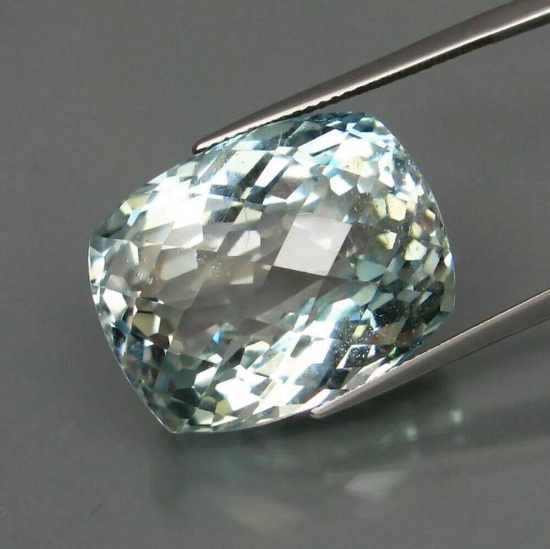 Топаз 53.76Ct.  22.6 X 17.8 X 15.8 mm - фото фото фото 0