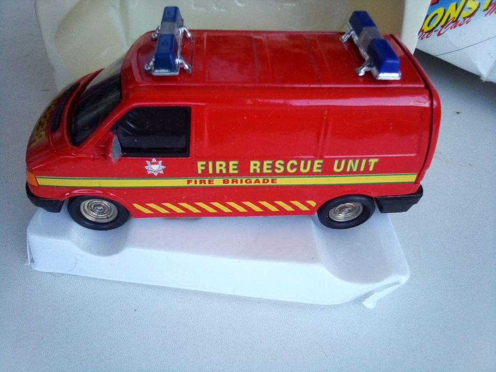 Hongwell 1/43 VOLKSWAGEN T4 Cararama fire - фото фото фото 4