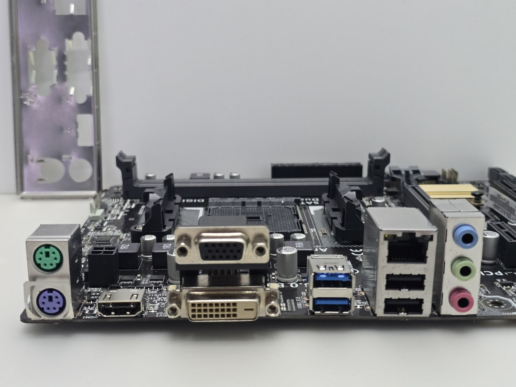 Материнська плата sFM2 ASUS A68HM-PLUS  (Socket FM2+,DDR3,б/у) - фото фото фото 1