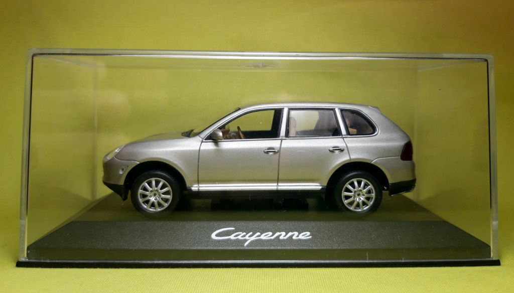 Модель 1/43 Porsche Cayenne    (Minichamps) - фото фото фото 7