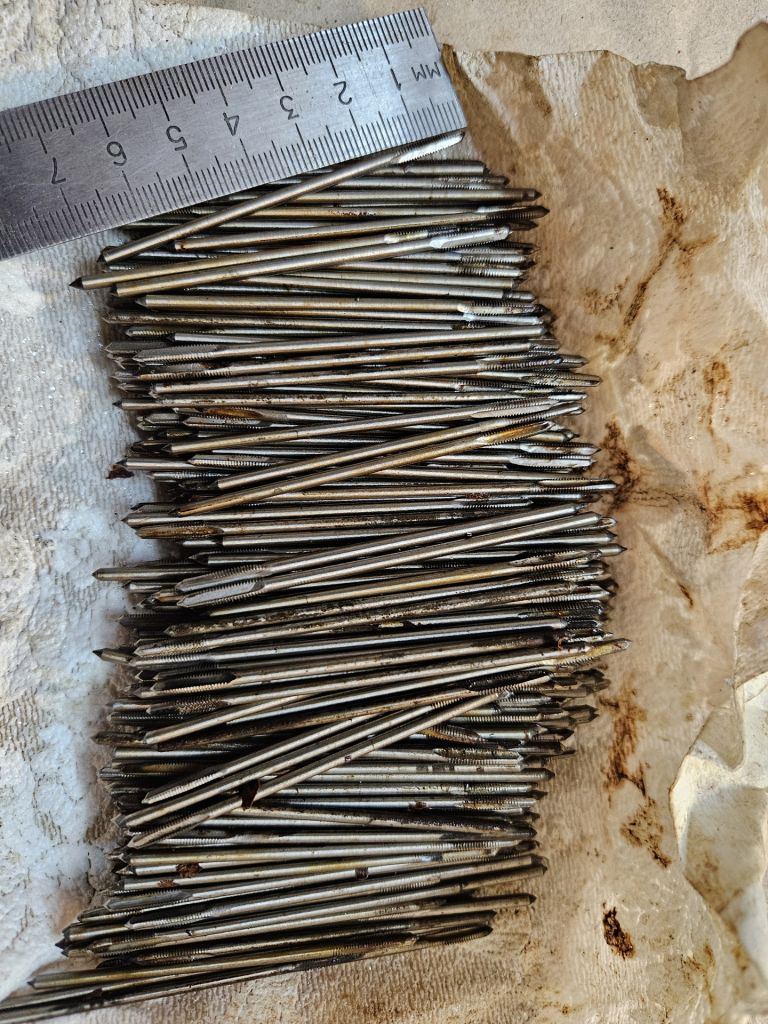 Метчик м3.Длина 70мм.Диаметр тела 2,3мм.СССР - фото фото фото 0