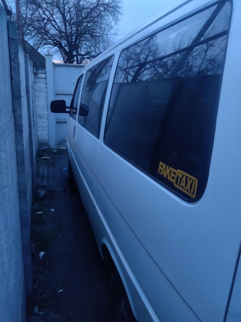 Наклейка на авто FakeTaxi Белая - фото фото фото 1