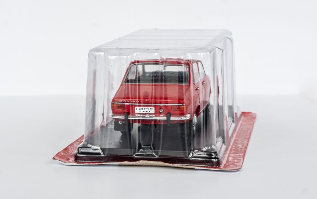1:24 Dacia 1300 1970 red, Hachette - фото фото фото 4