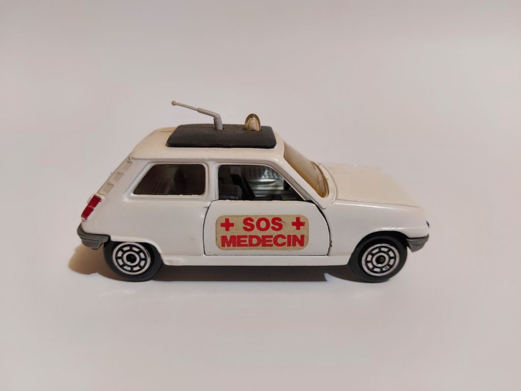Norev 1:43 Renault 5 "Medecine" - фото фото фото 4