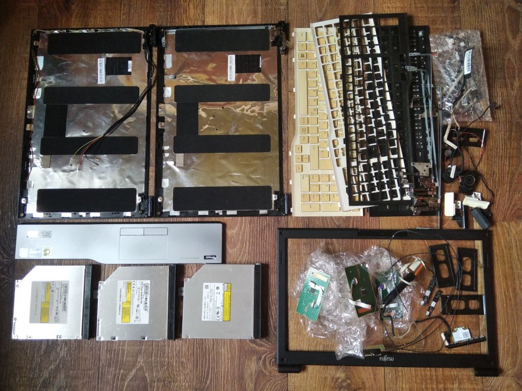 Комплектуючі на Ноутбук Fujitsu A532 AH532 - фото фото фото 0
