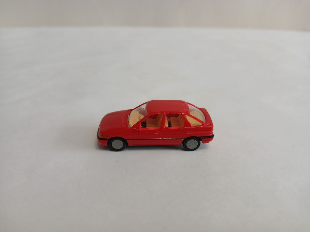 Автомобіль FORD ESCORT. PRALINE 1:87 H0  (11726.30/3). - фото фото фото 2