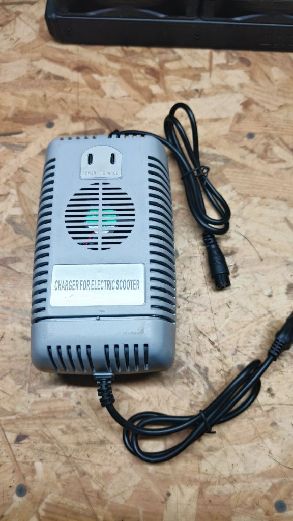 Лот Зарядний пристрій 60 V 2.5 A, для квадроцикла електричного Profi - фото фото фото 0