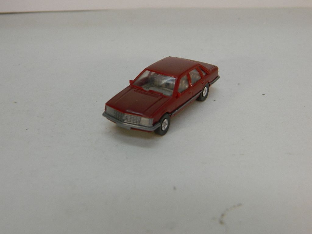 Автомобіль OPEL SENATOR. WIKING 1:87 H0  (11816.50/2). - фото фото фото 0