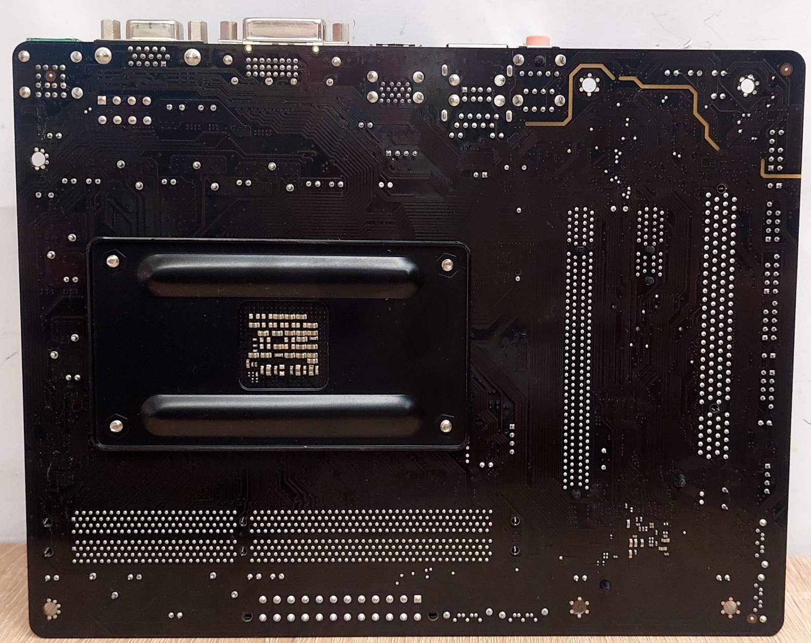 Материнська плата  Gigabyte GA-F2A68HM-DS2  /Socket FM2/Socket FM2+/MicroATX/2 x DDR3 б/в - фото фото фото 3