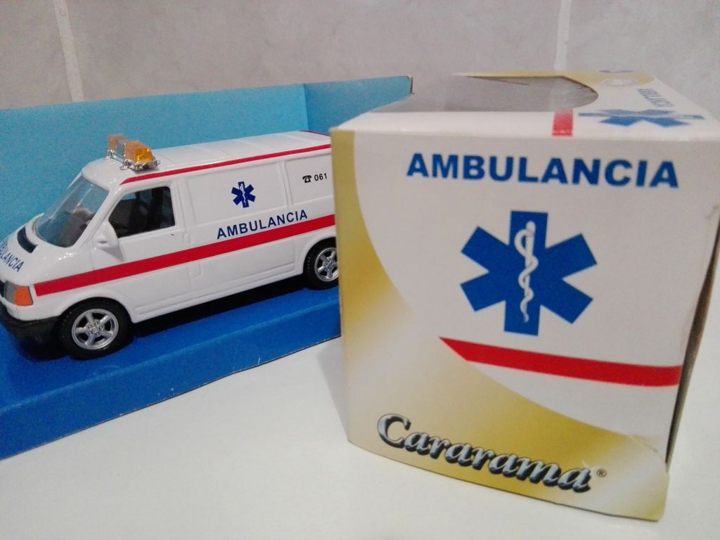 1/43 VOLKSWAGEN Ambulance 061. Cararama. - фото фото фото 1
