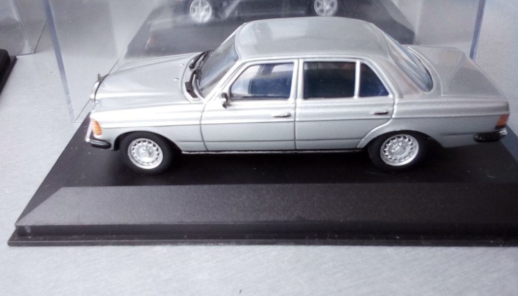 1/43 Minichamps Mercedes Benz 230 E W123 1982 - фото фото фото 0