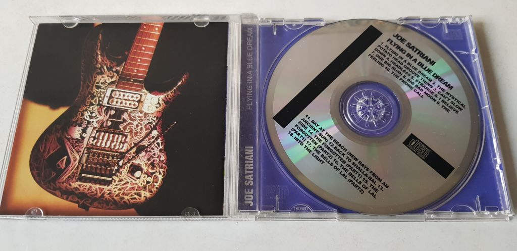 Joe Satriani Flying In A Blue Dream - фото фото фото 2