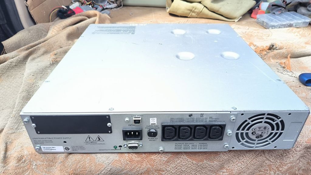 Безперебійник ДБЖ UPS APC Smart-UPS 1000VA USB RM 2U  (SUA1000RMI2U) - фото фото фото 1