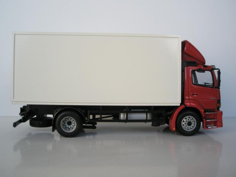 Mercedes-Benz Atego . Minichamps.   -1718- - фото фото фото 3