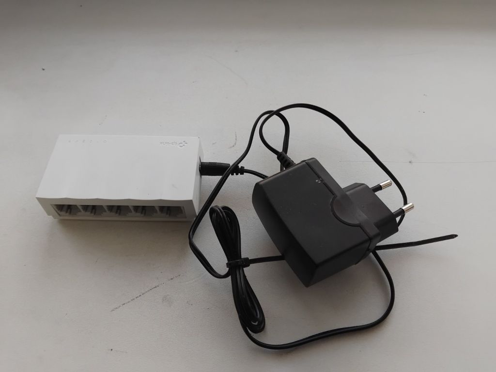 Комутатор TP-LINK LS1005 - фото фото фото 0