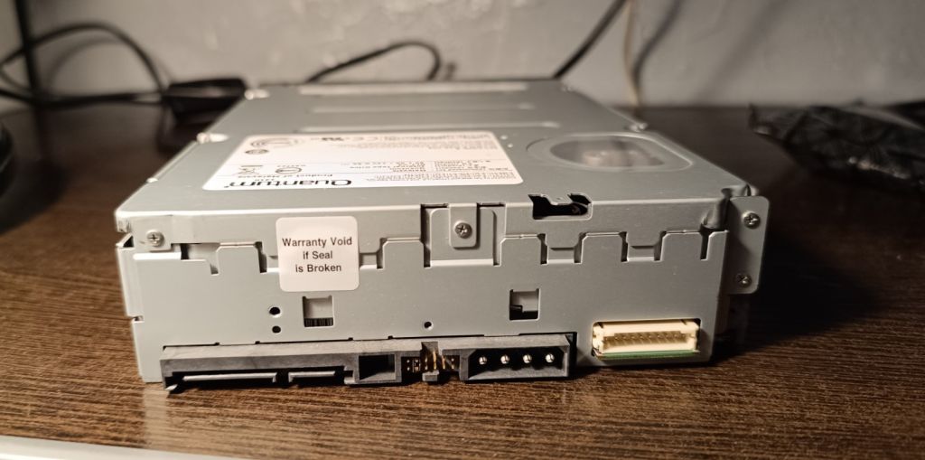 DLT-V4 Quantum DLT-V4 160-320GB Internal Tape Drive - фото фото фото 2