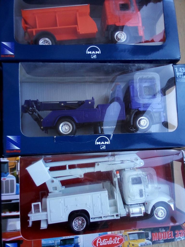 Вантажівки New Ray моделі 1:43 Peterbilt MAN - фото фото фото 3