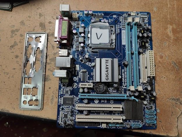 Мат. плата Gigabyte GA-G31M-ES2L rev2.4 LGA775 G31 PCI-E+SVGA+GbLAN SATA MicroATX 2DDR2 № 231201 - фото фото фото 0