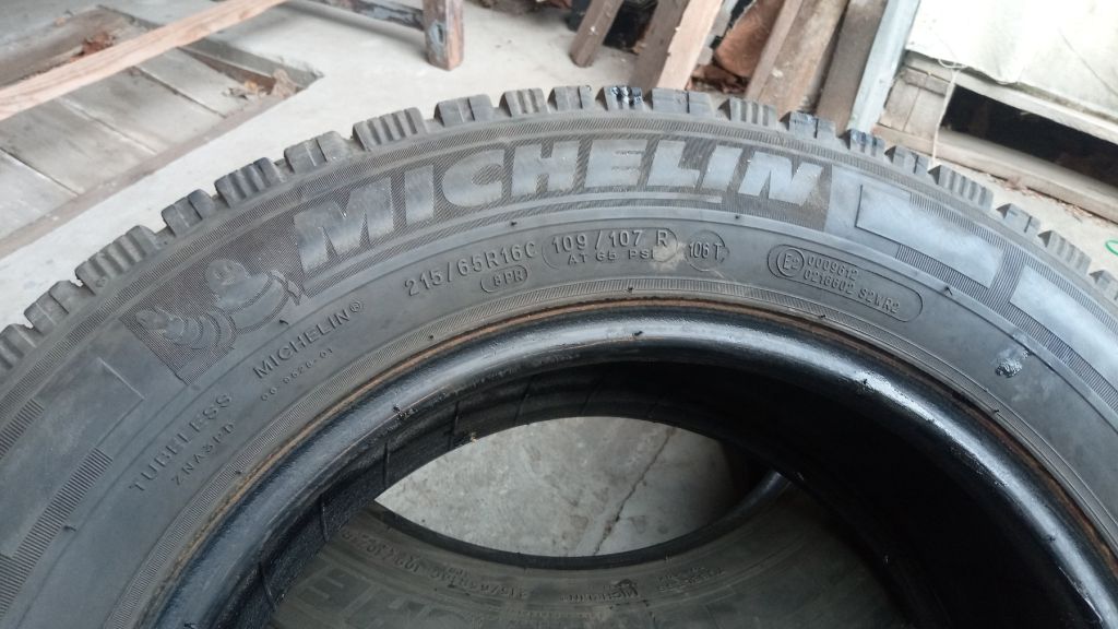 Зимова гума Michelin Agilis Alpin 215 65 R16C 2 шт. - фото фото фото 3