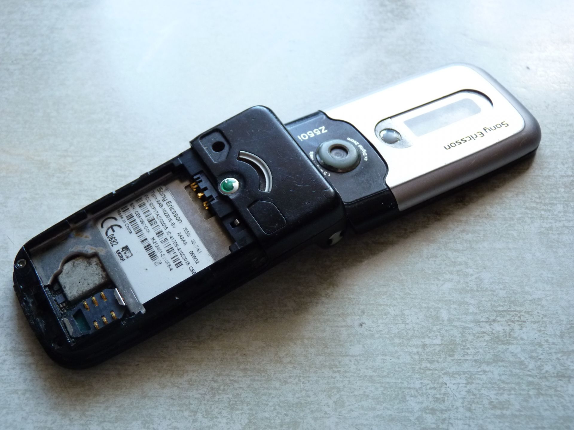 Мобильный телефон Sony Ericsson Z550i - фото фото фото 2