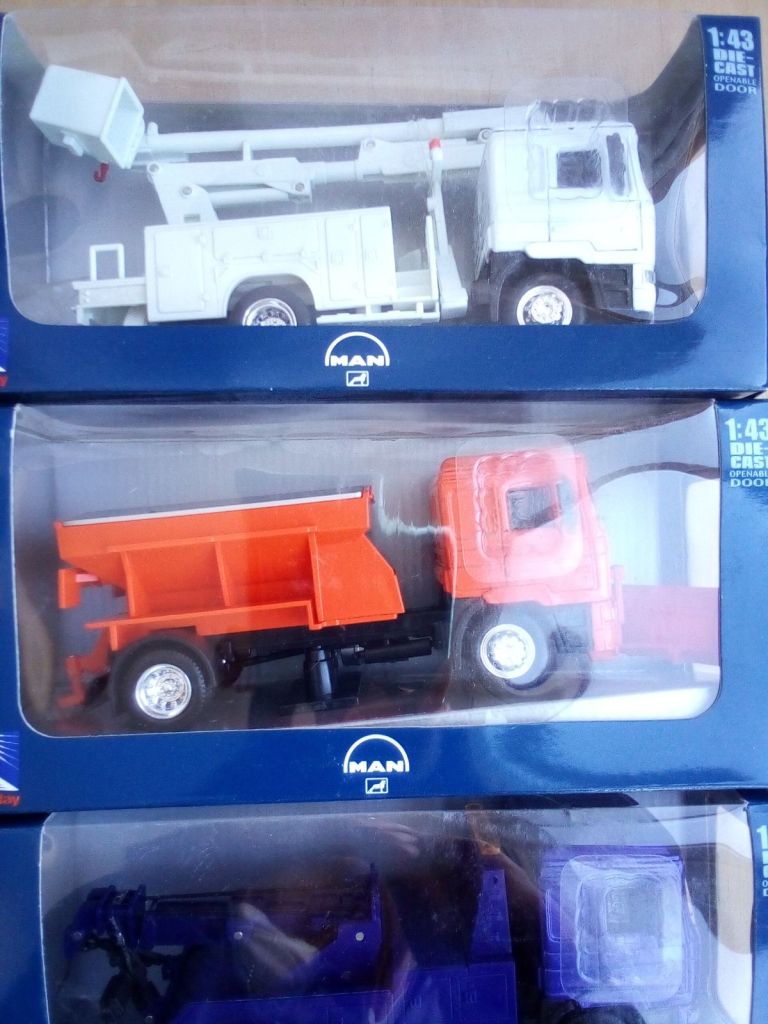 Вантажівки New Ray моделі 1:43 Peterbilt MAN - фото фото фото 2