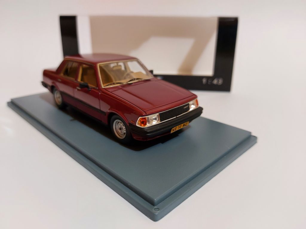 NEO 1:43 Mazda 626 Sedan Mk1  (1981) bordeaux - фото фото фото 5