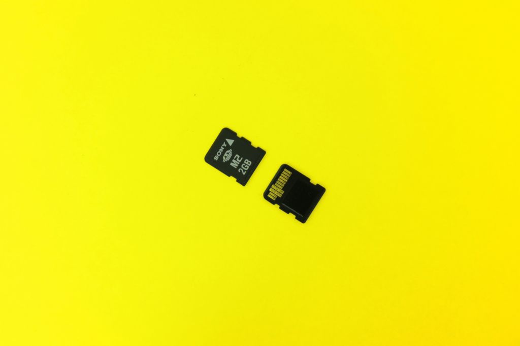 Карта памяти Sony Ericsson M2 2GB Memory Stick Micro PRO - фото фото фото 2