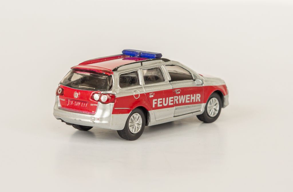1:55 VW Passat Variant 2.0 FSI Feuervehr, Siku #1307 - фото фото фото 4