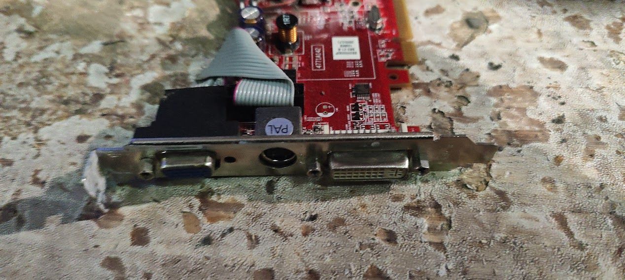 Видеокарта HIS Radeon X1300 HyperMemory II 64bit DDR2 128MB PCI-E № 241101315 - фото фото фото 1