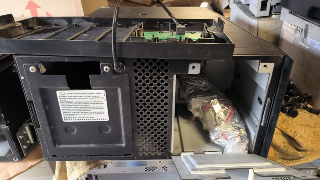 Бесперебійник APC Smart-UPS 5000    (SUA5000RMI5U) - фото фото фото 2