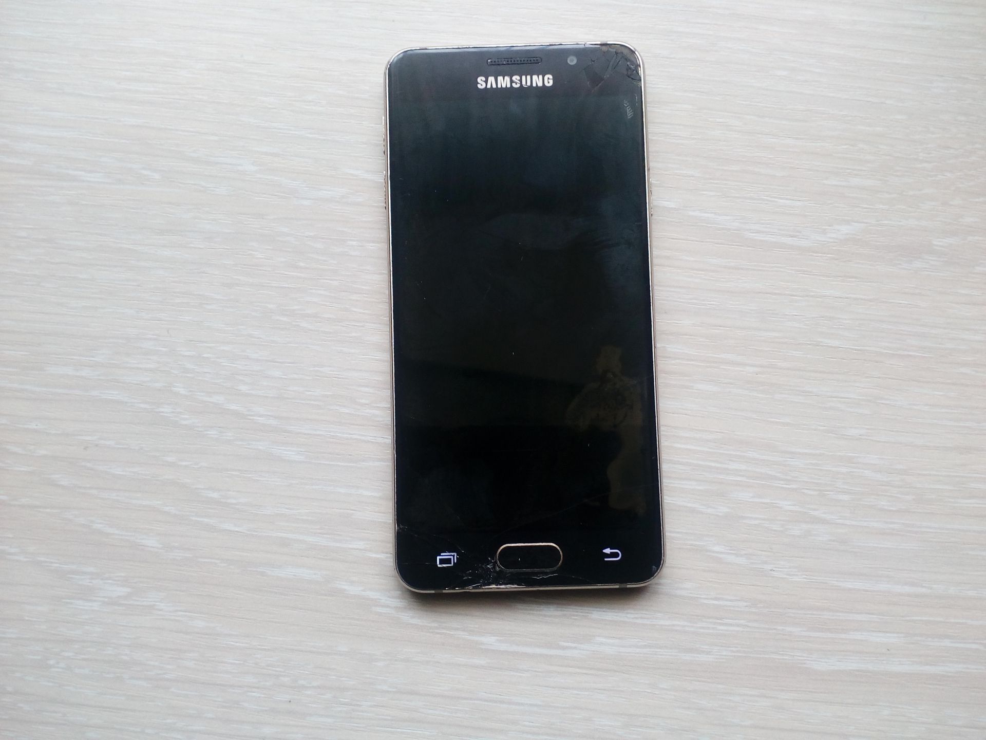Телефон Samsung Galaxy A3 2016       (SM-A310F) - фото фото фото 0