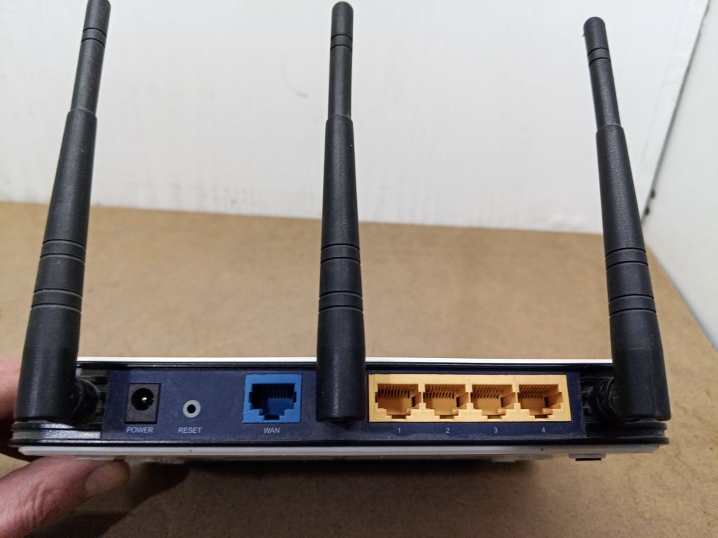 Б/У роутер TP-LINK TL-WR940N  без блоку живлення код tp4 - фото фото фото 2
