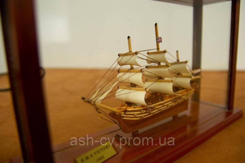 Макет корабля HMS VICTORY 1805 (У скляній вітрині) - фото фото фото 1