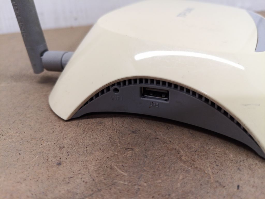 Б/У роутер TP-LINK TL-MR3220 код tp5 - фото фото фото 3