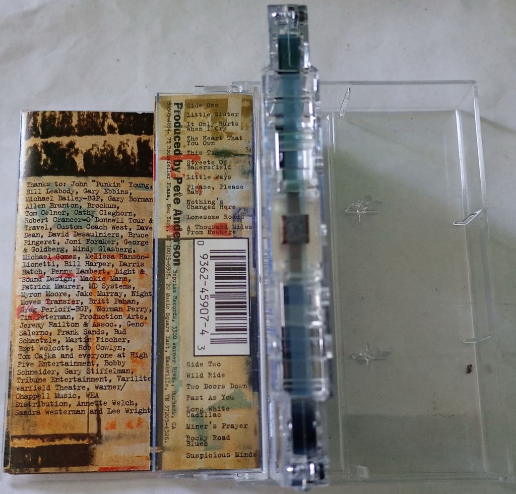 DWIGHT YOAKAM Dwight Live.  Cassette  US - фото фото фото 2