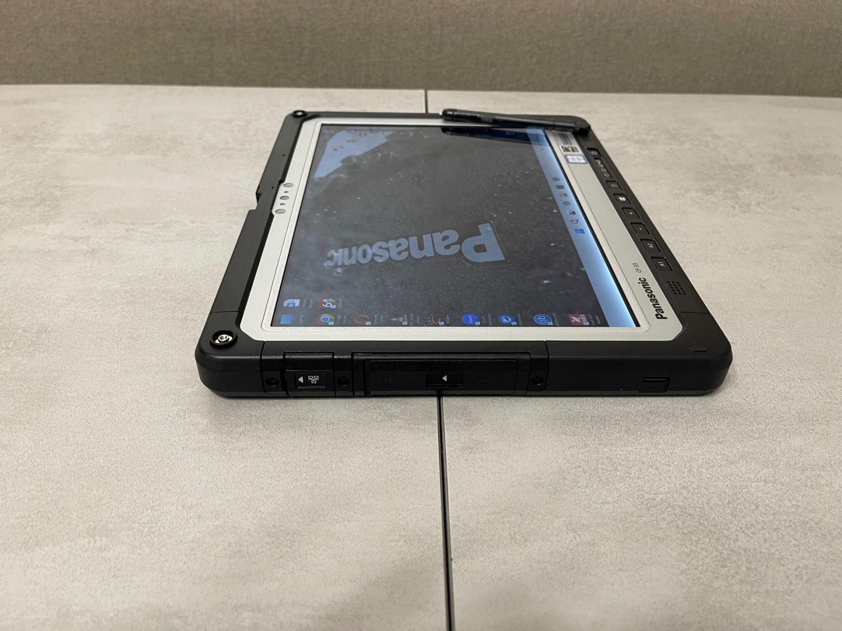 Захищений планшет Panasonic Toughbook CF-33, 12", i5-7300U, 16GB, 128GB, 4G LTE - фото фото фото 2
