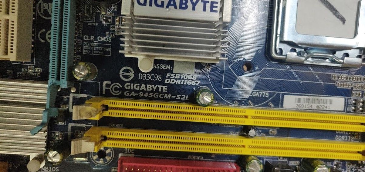 Мат. плата Gigabyte GA-945GCM-S2L rev1.0 LGA775 i945GC PCI-E+SVGA+GbLAN SATA MicroATX 2DDR2 № 212709 - фото фото фото 1