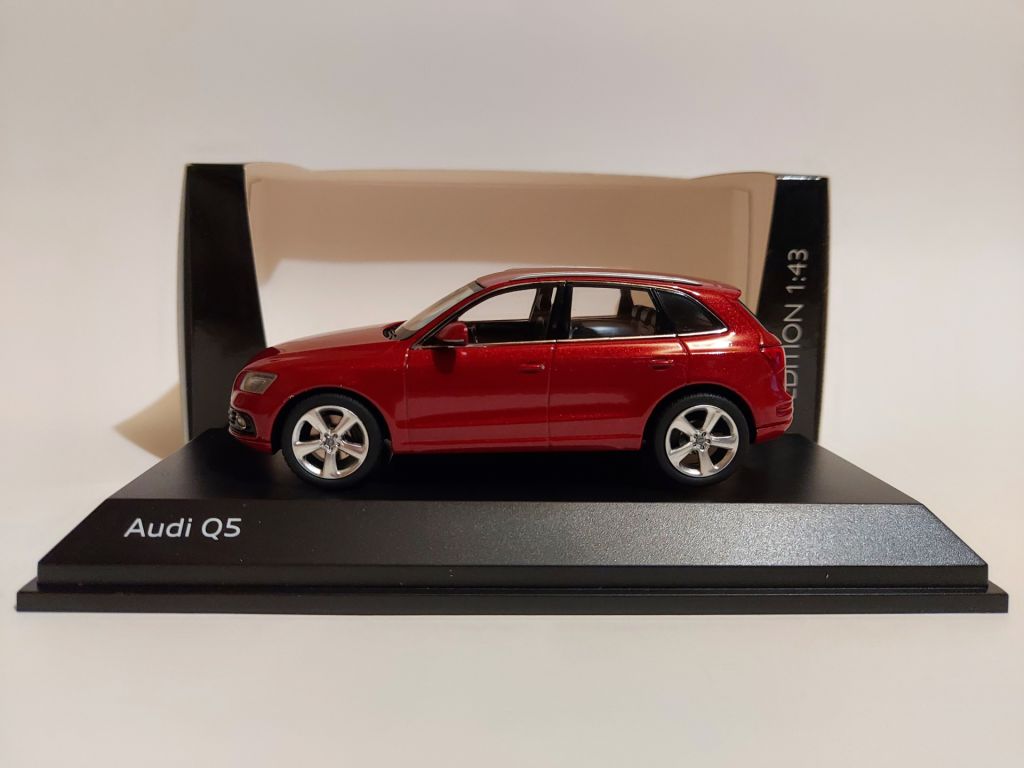 Schuco 1:43 Audi Q5  (2013) redmetallic - фото фото фото 2