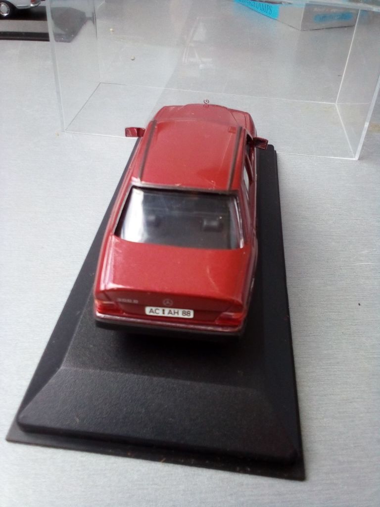 1/43 Minichamps Mercedes-Benz 300D  (W124) - фото фото фото 4