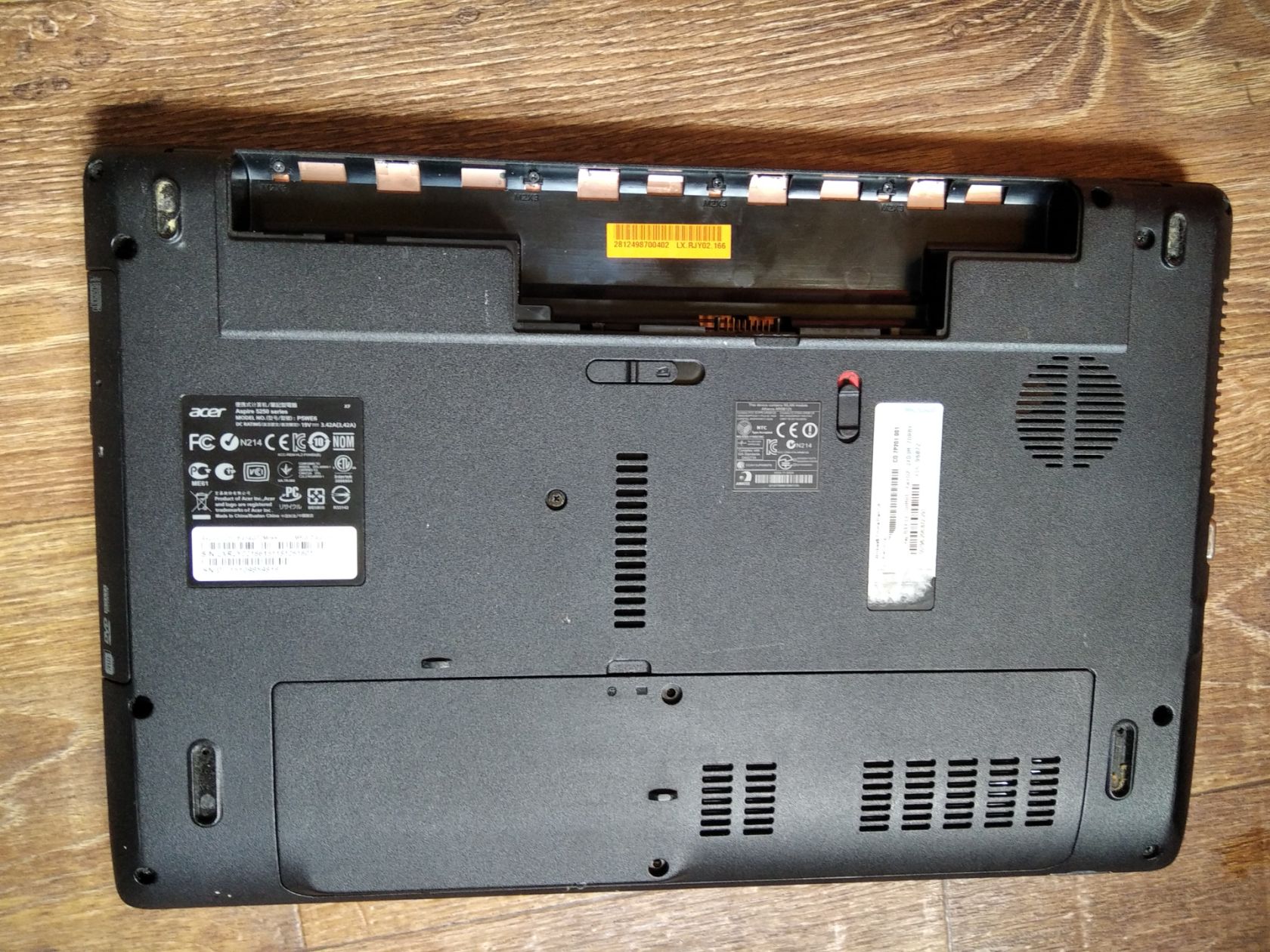 Ноутбук 15.6 Acer Aspire 5250 AMD E-450 2x1,65Ghz Radeon HD  4Gb DDR3 - фото фото фото 2