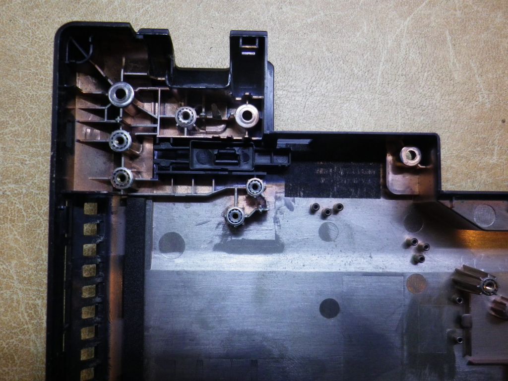 Б/У Корпус низ   (піддон) без сервісної кришки на ASUS P55V - фото фото фото 4