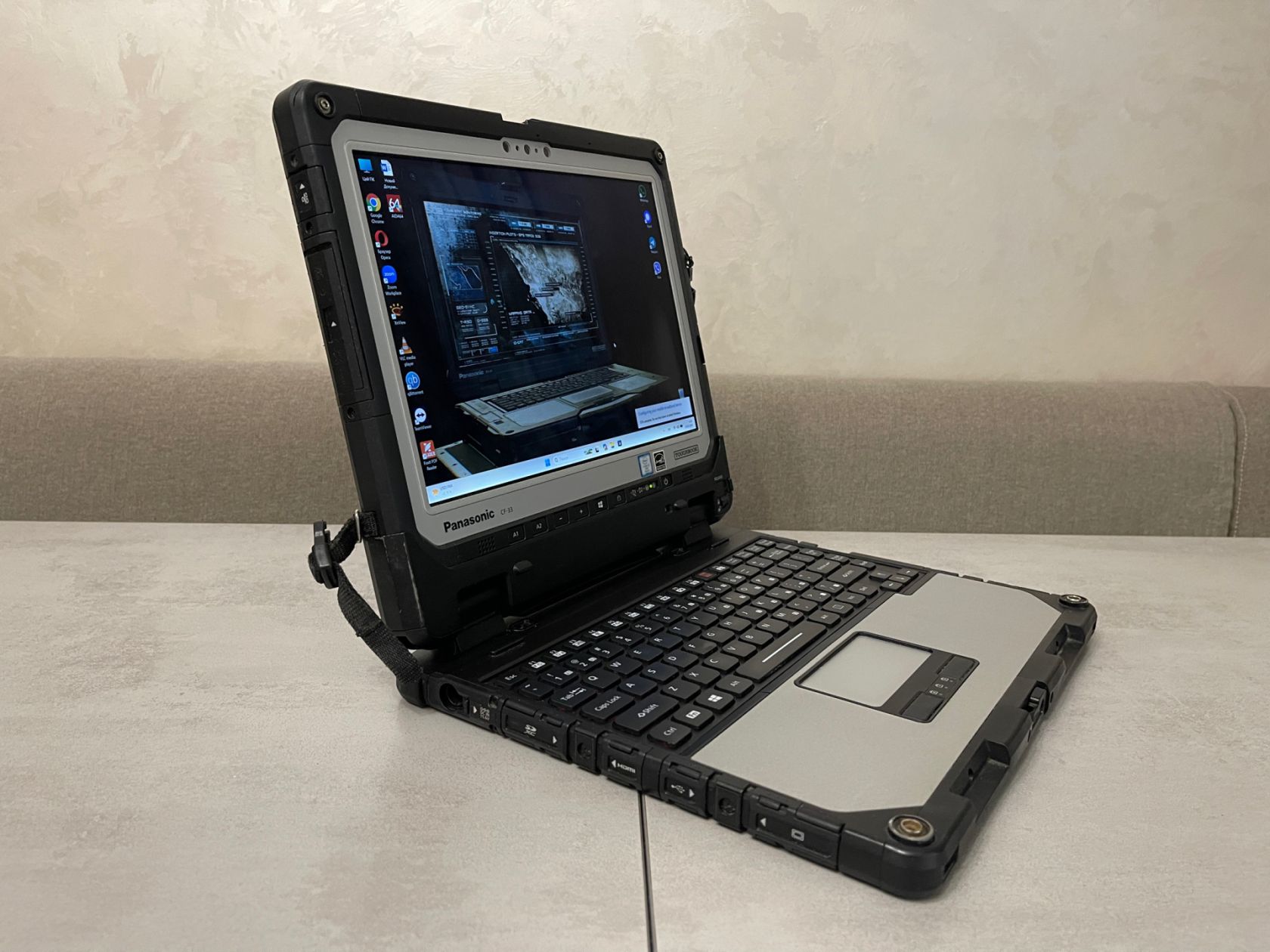 Захищений ноутбук-планшет Panasonic Toughbook CF-33, 12", i7-7600U, 16GB, 256GB, 4G LTE - фото фото фото 2