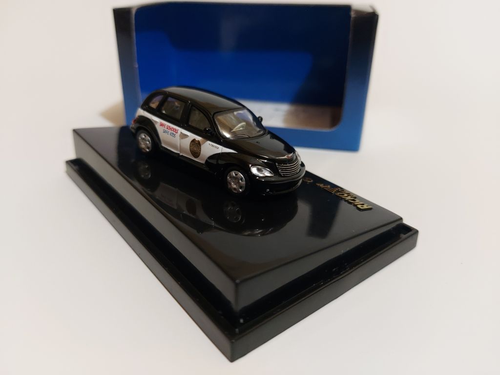 Ricko 1:87 Chrysler PT Cruiser, School Police  (2006) - фото фото фото 6